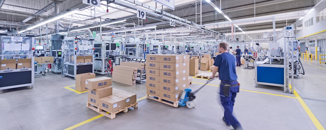 Ajudante de Produção & Armazém, 1. Foto